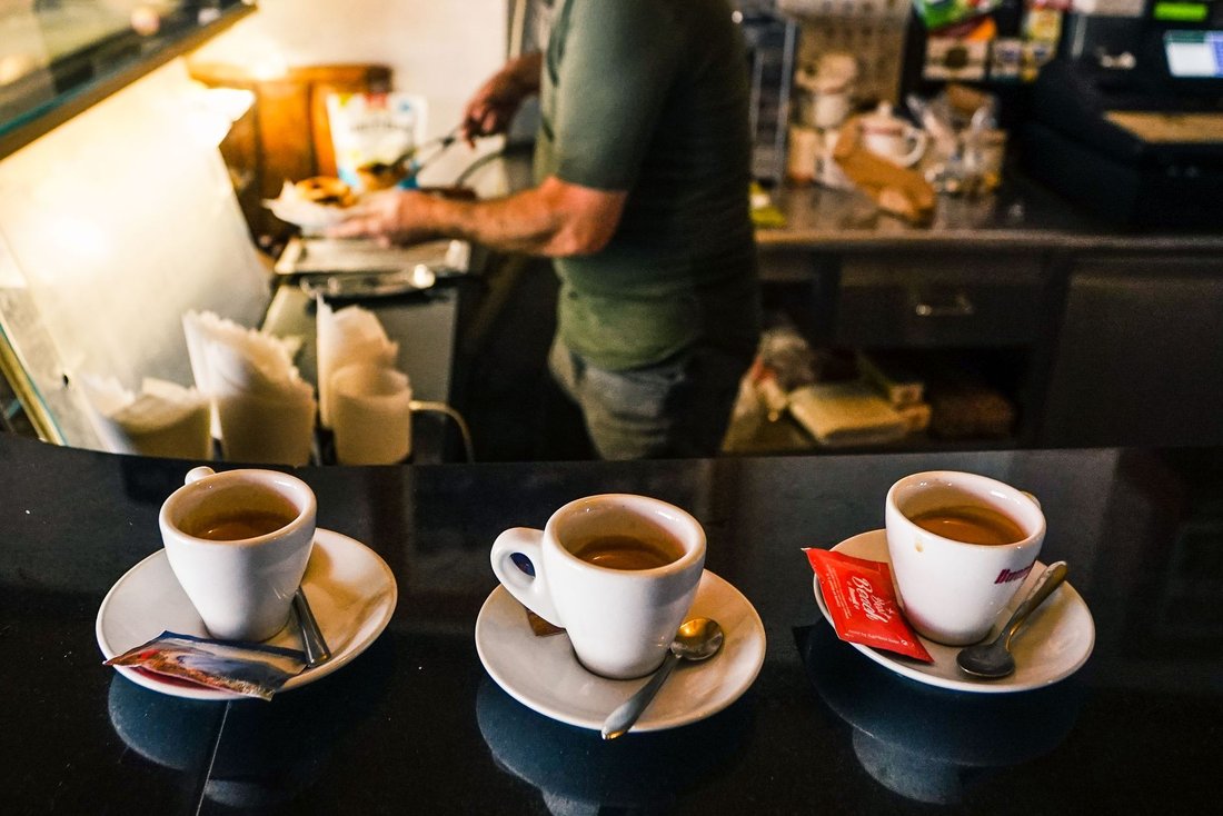 a cup of café con leche and a small cortadito on a café counter in Tampa
