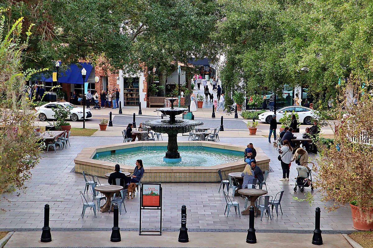 The fountain plaza and sidewalk cafes at Hyde Park Village