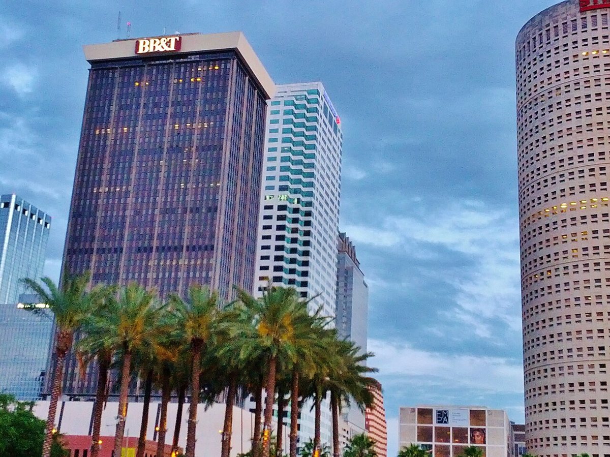 families and fountain at Curtis Hixon Waterfront Park downtown Tampa